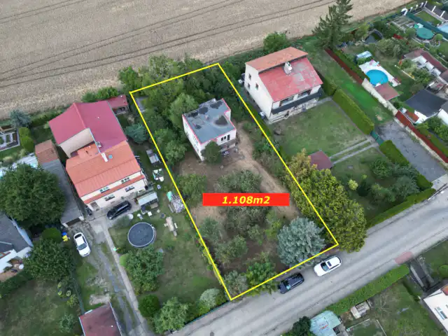 Prodej krásné stavební parcely se starším domem – ul. ke skále 429, horoměřice